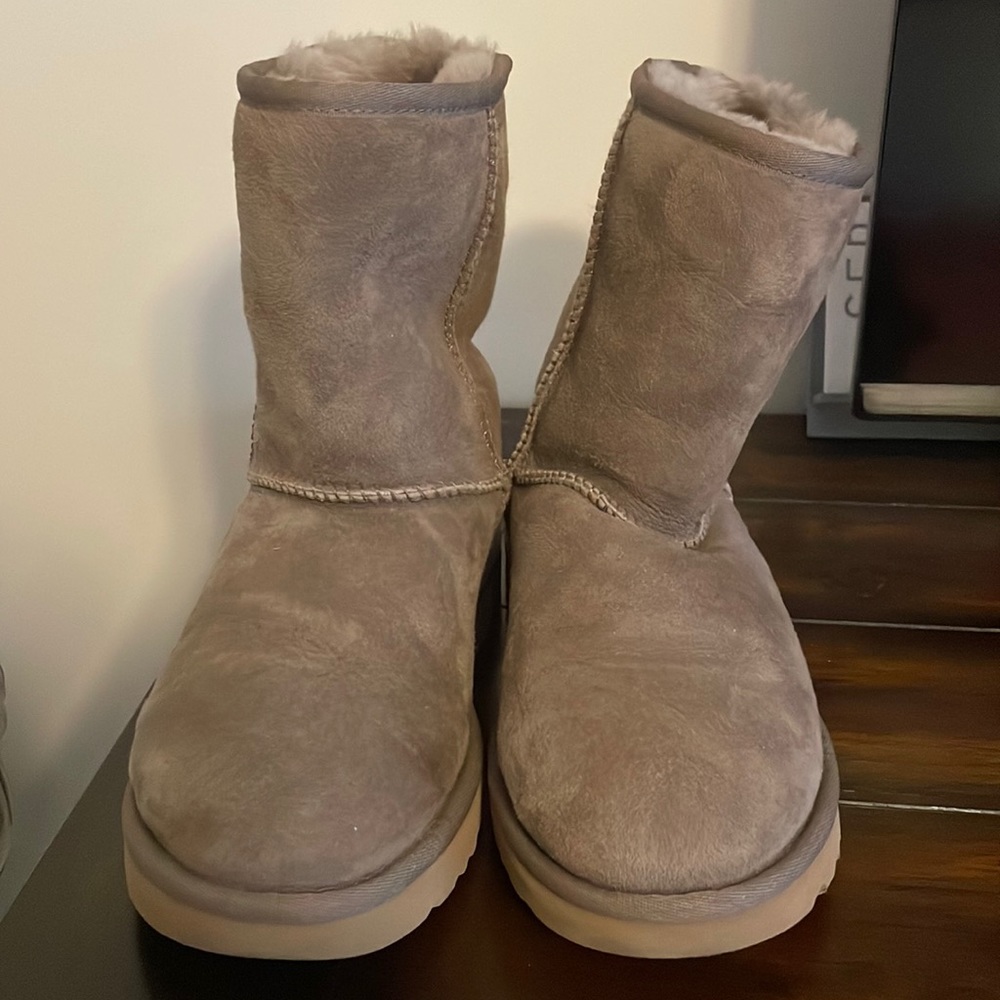 UGG Women’s classic short II
